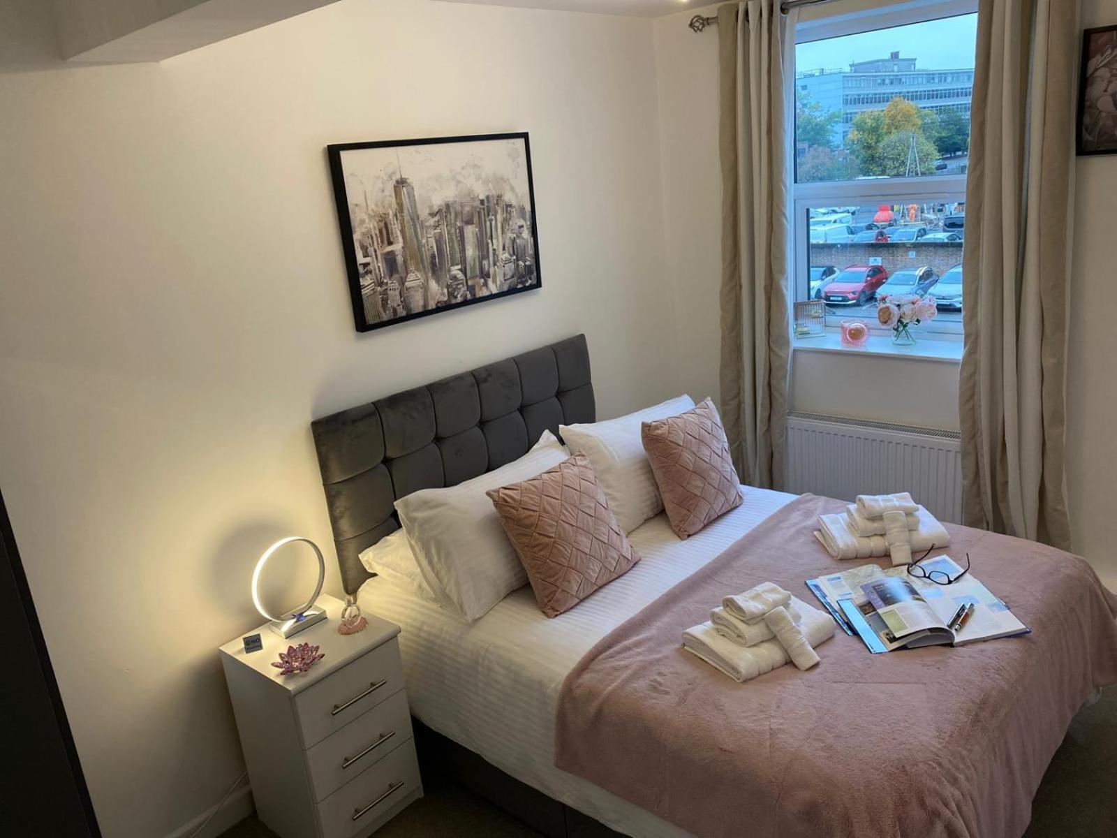 Stylish Apartment In Watford Watford  Eksteriør billede